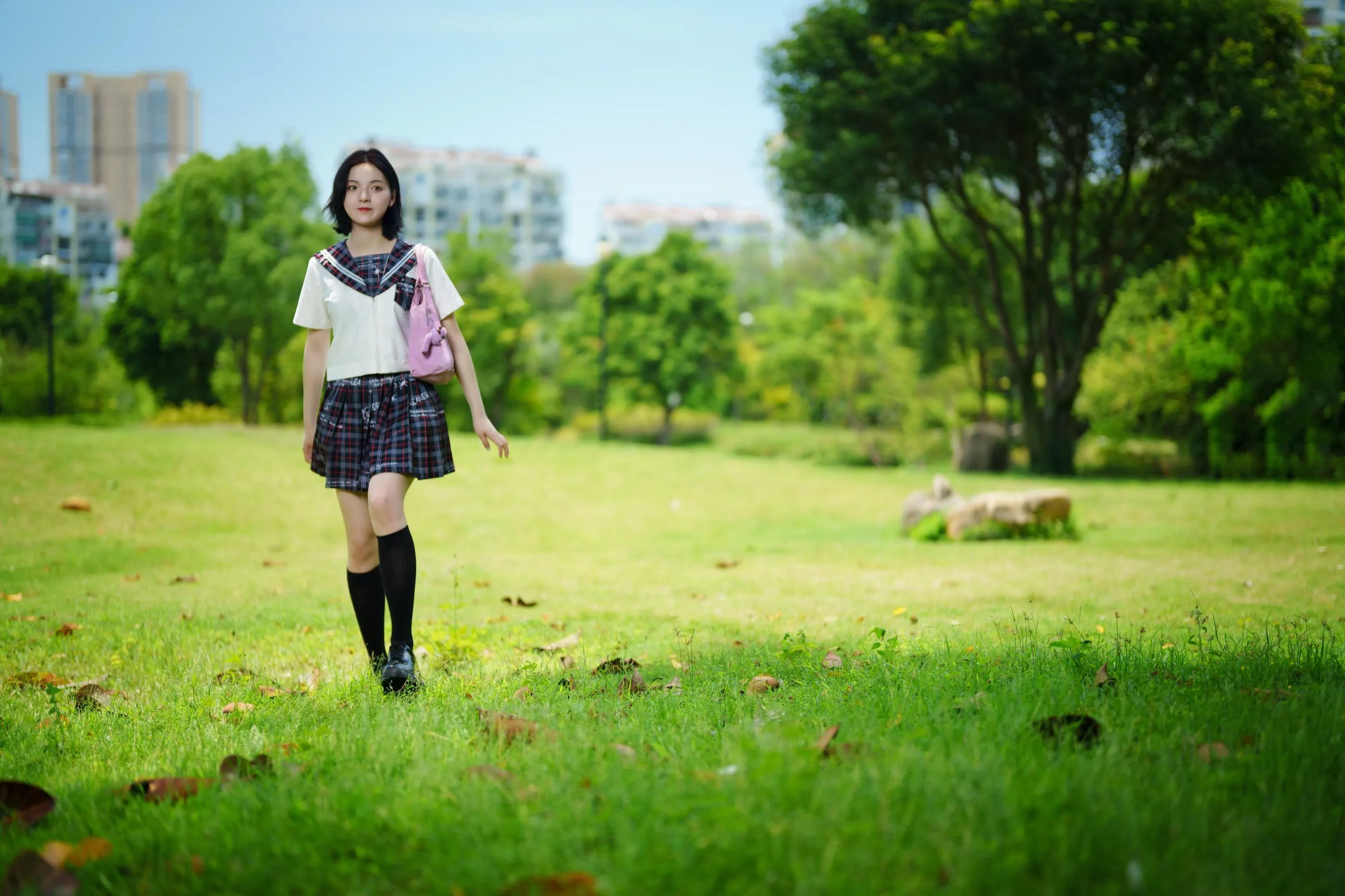 [YITUYU艺图语]2021.11.12 花田里的JK少女 dudu [51P]插图1
